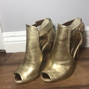 BCBGMAZAZRIA Golden Metalic High Heels